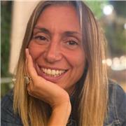 Docente di materie letterarie con ventennale esperienza, abilitata in italiano e latino, offre lezioni private a Milano e online.